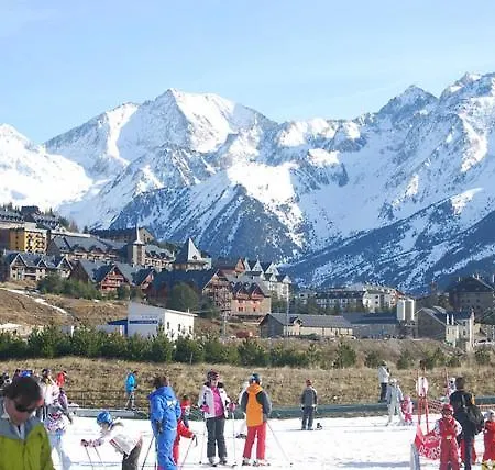 La Terraza De Escarrilla, Con Piscina