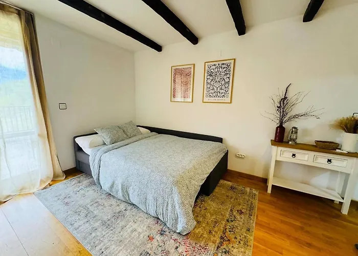 La Terraza De Escarrilla, Con Piscina * 伊斯卡日拉